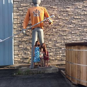 Meet your Posher, Joy